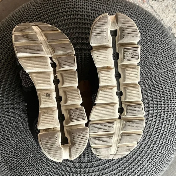 🔥🔥ON CLOUD 5 Women's Black and White Athletic Shoes size 9.5🔥🔥🔥 - Picture 8 of 9